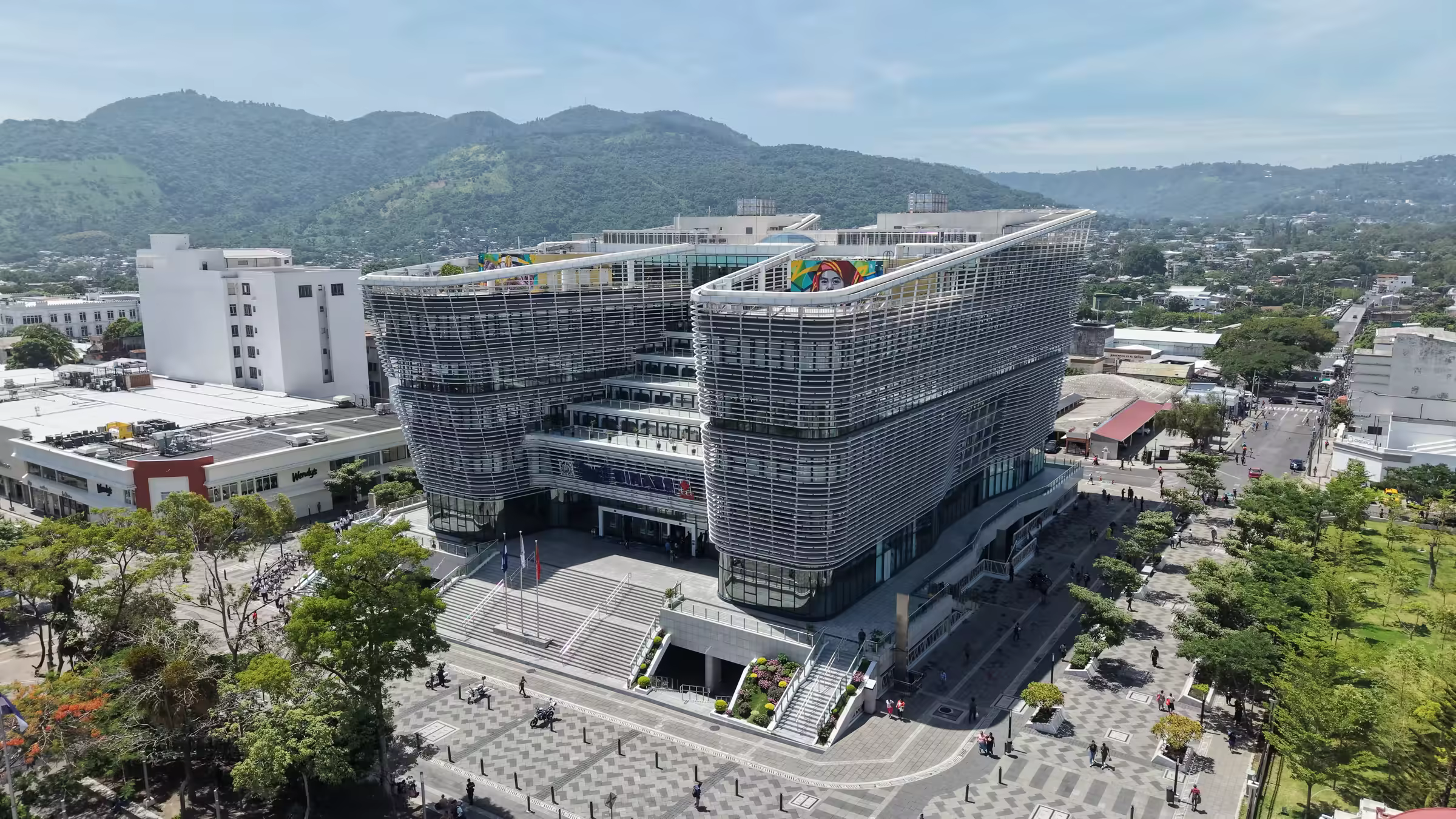 Vista aérea del Centro Histórico de San Salvador captada con drone DJI